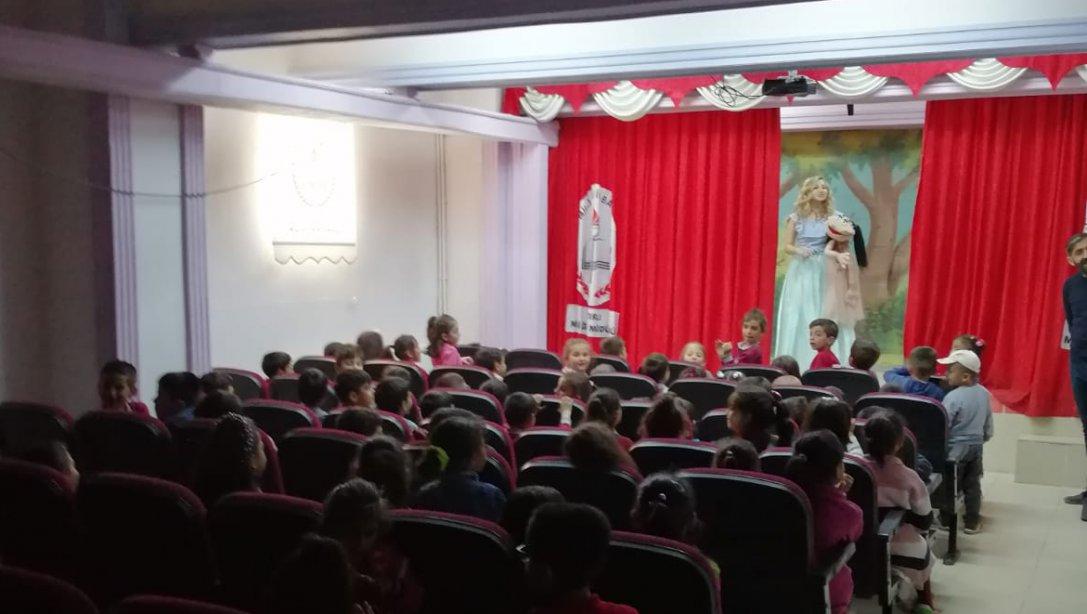 29 Ekim İlkokulu Orman Genel Müdürlüğü'nün Hazırlamış Olduğu Tiyatro Gösterisini Seyretti